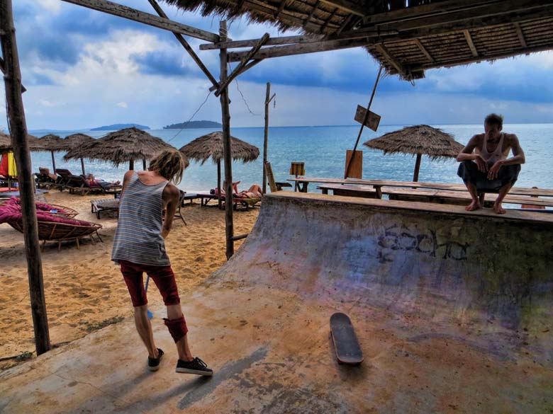 Rampa Skatepark na plaży Otres Beach w Kambodży